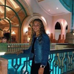 Meet your Posher, Gabriella